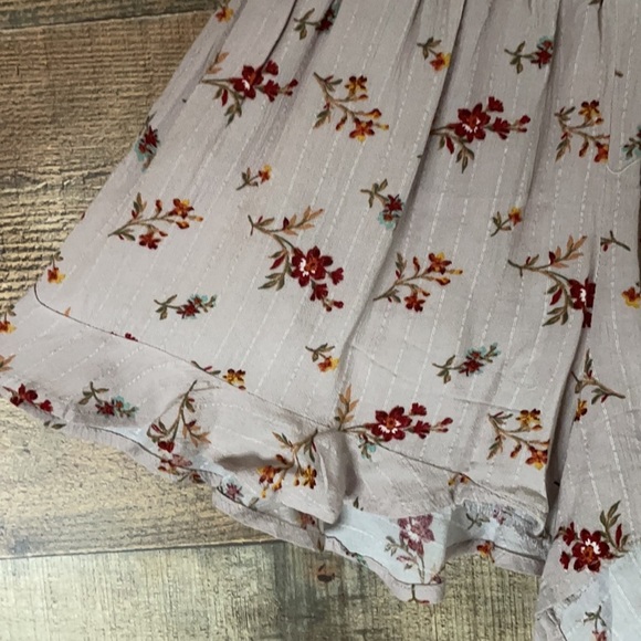 American Eagle high waist floral smocked ruffle shorts Size Small - Picture 3 of 8